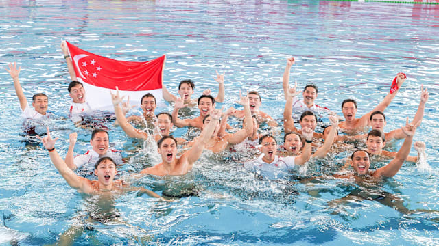 足球世界杯比赛用球曝光，设计引好评（世界杯官方比赛用球亮相，设计广受好评）