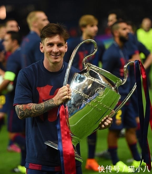 欧冠赛前穆里尼奥与两名昔日弟子重逢，并亲吻了斯内德的光头（欧冠赛前，穆里尼奥与两位旧部相聚，还亲吻了斯内德的光头）