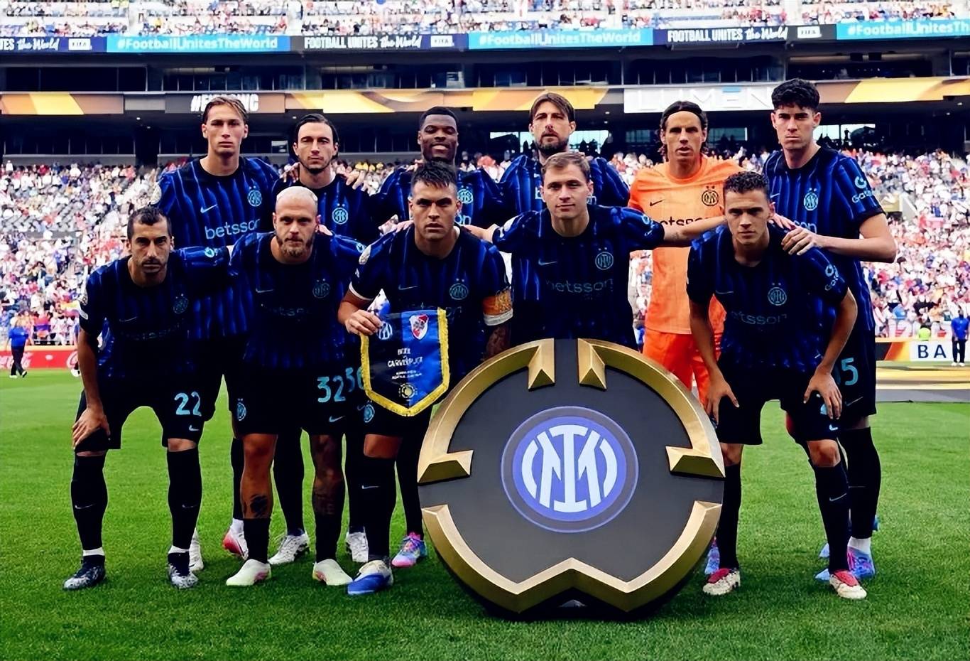 六台：马竞认为巴萨无力支付小蜘蛛的转会费，计划围绕其建队（六台：巴萨难承担小蜘蛛的转会费，马竞打算以其为建队核心）